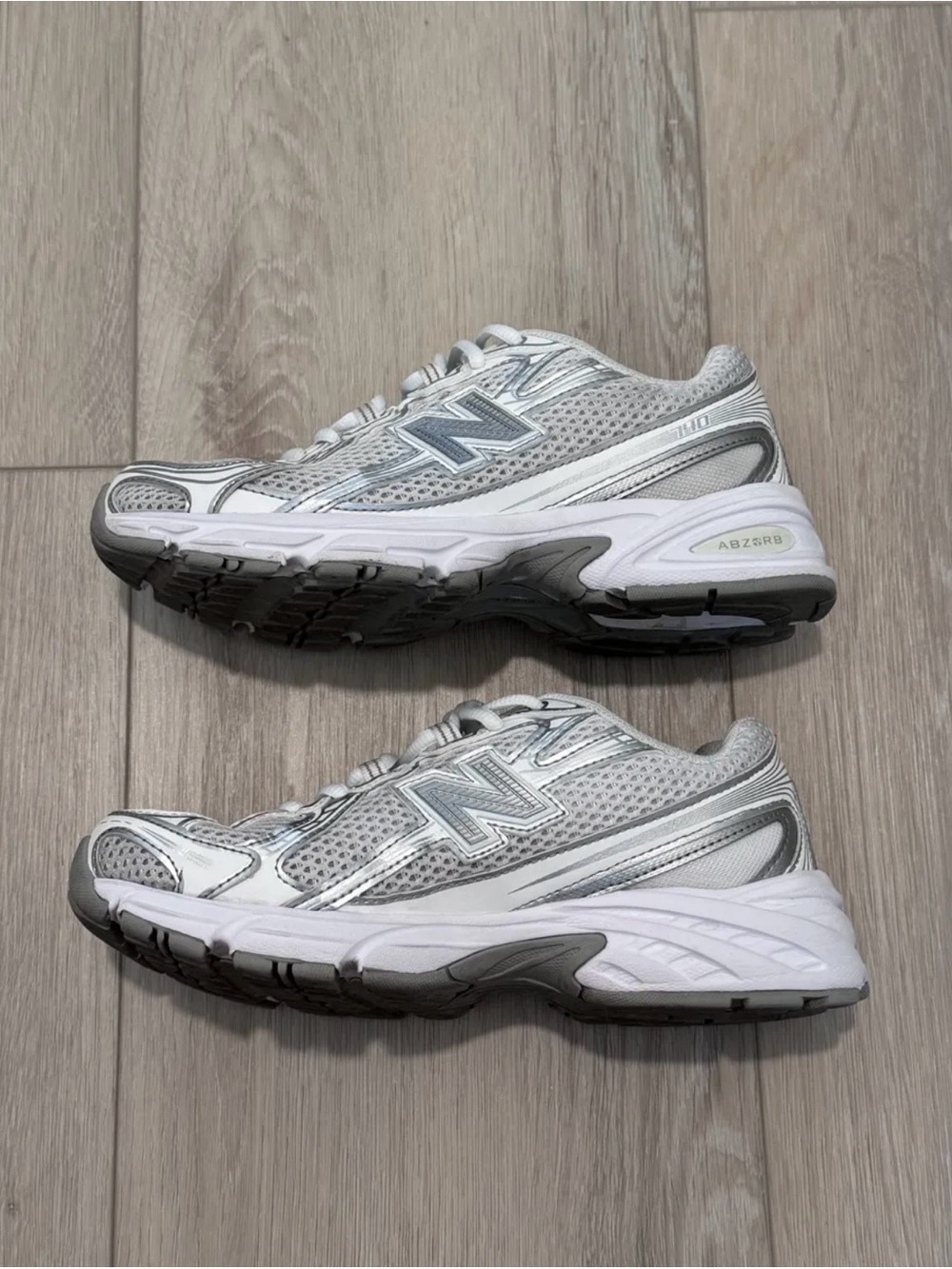 New Balance 740 - Picture 4 of 6